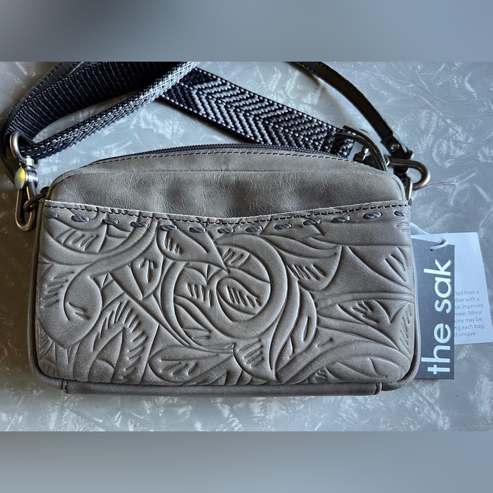 THE SAK Gray Leather Cora Smartphone Crossbody With Dual Straps NWT